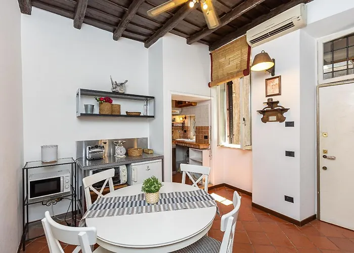 Apartment Lungaretta By In Rom
